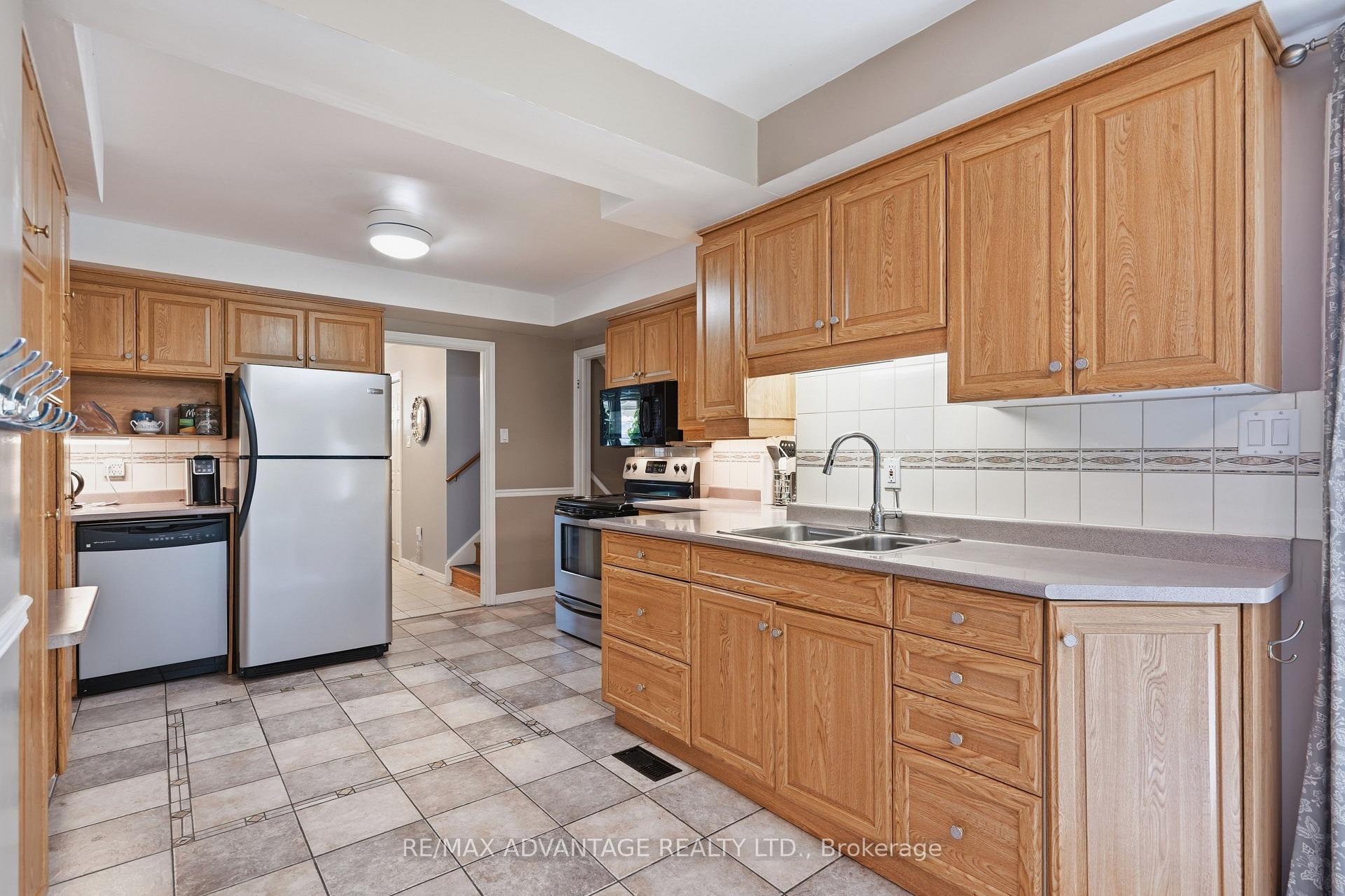 Photo 10 of 120 Champlain Crescent, London, East I — HOMEH