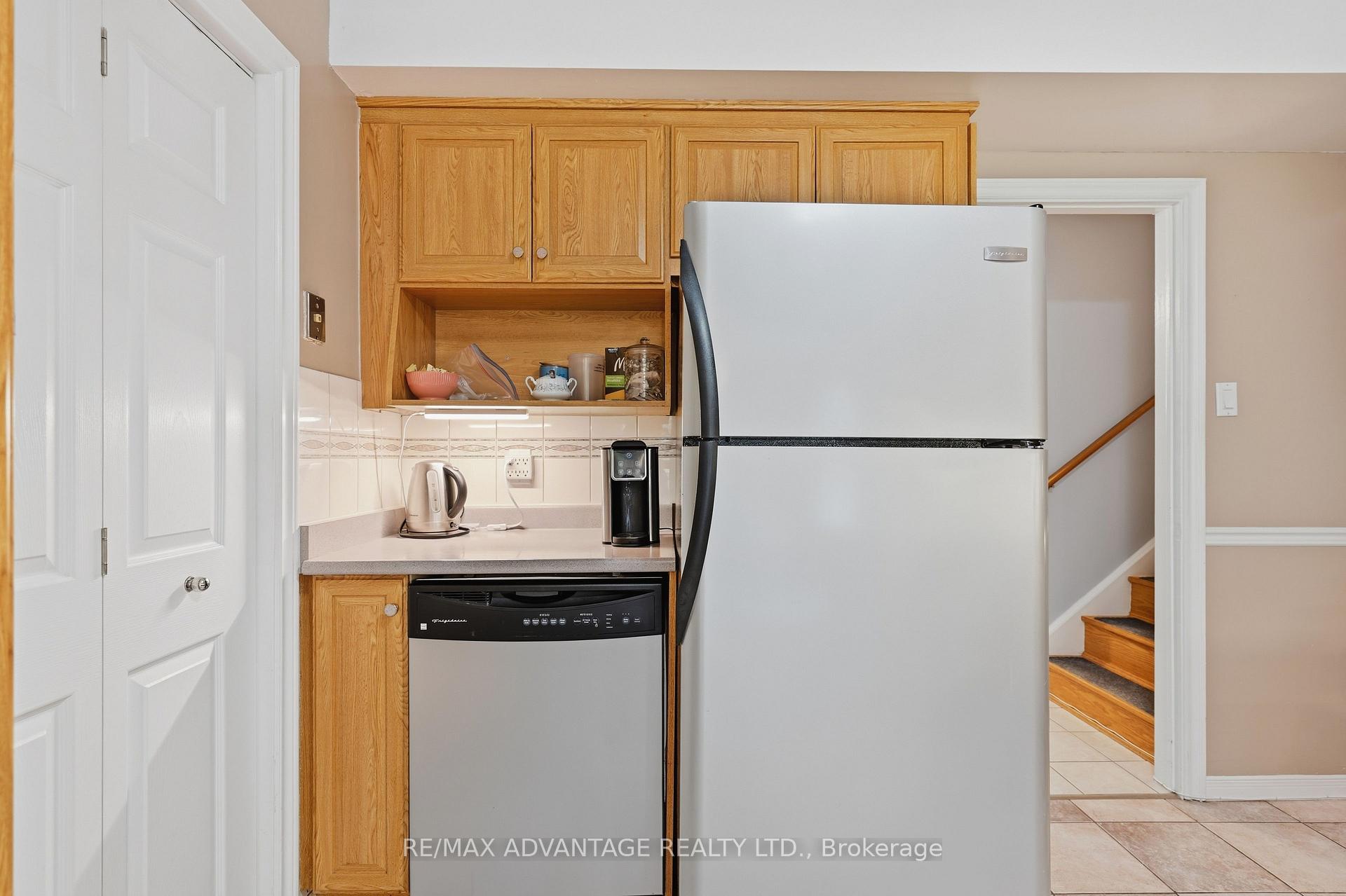 Photo 12 of 120 Champlain Crescent, London, East I — HOMEH