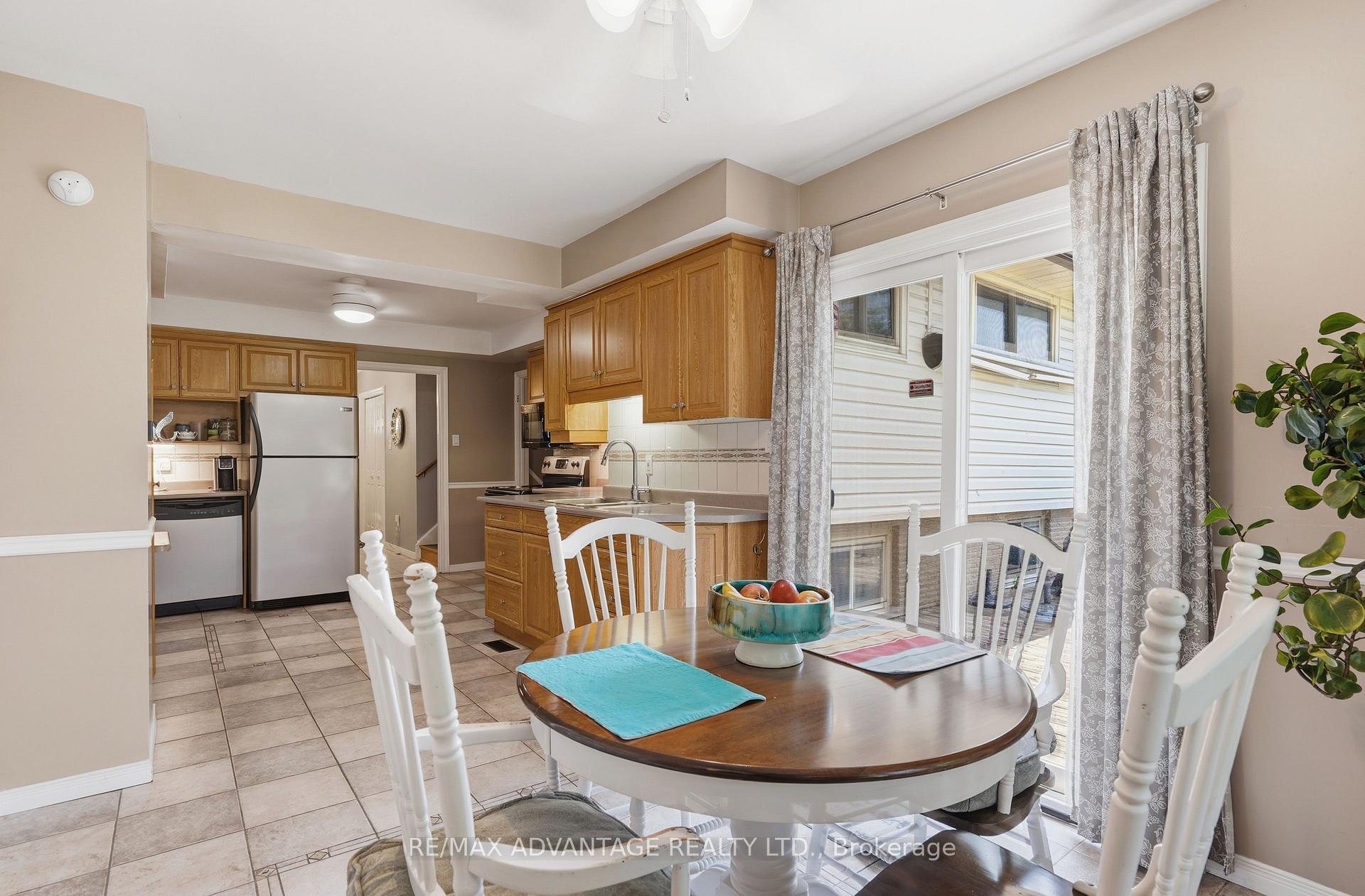 Photo 17 of 120 Champlain Crescent, London, East I — HOMEH