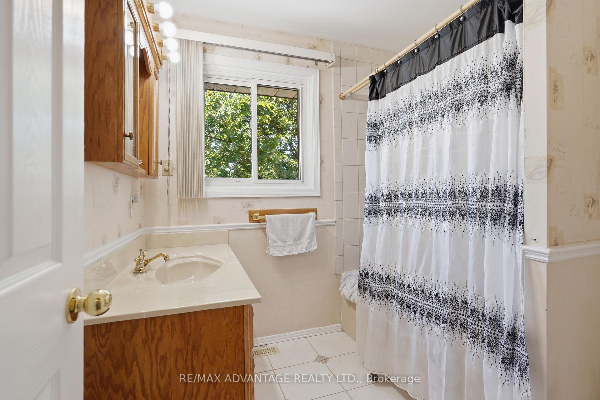 Photo 25 of 120 Champlain Crescent, London, East I — HOMEH