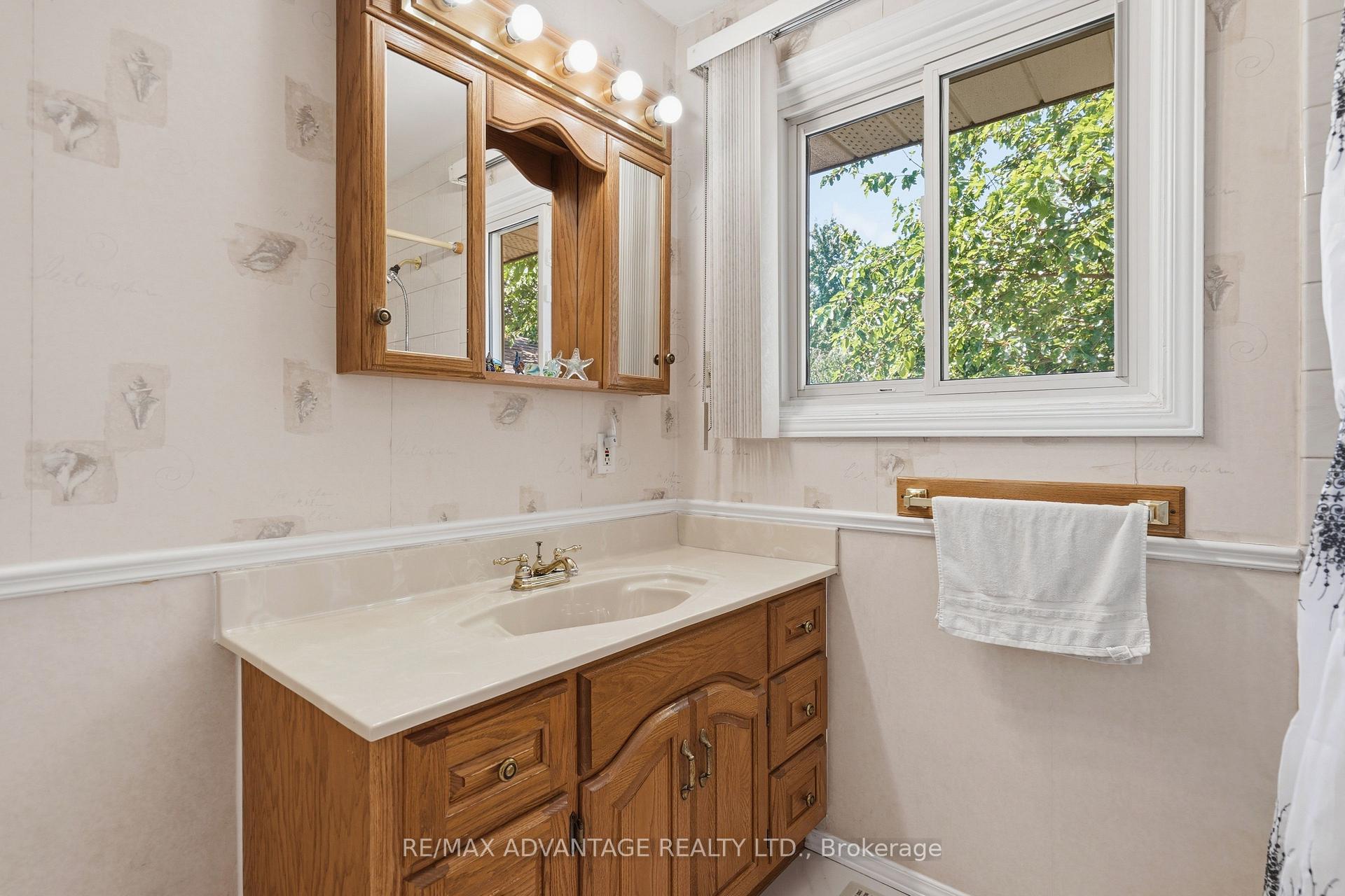 Photo 26 of 120 Champlain Crescent, London, East I — HOMEH
