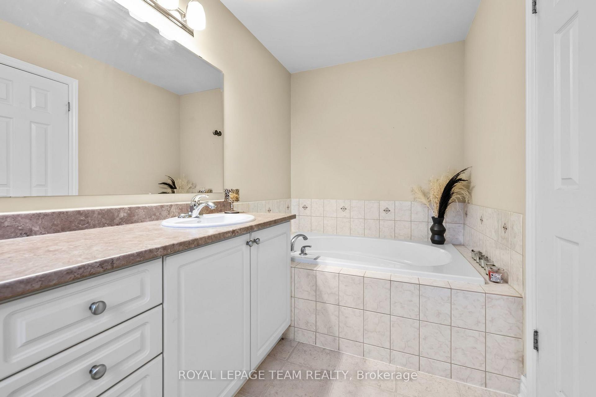Photo 14 of 200 Gerry Lalonde Drive, Ottawa, Avalon West — HOMEH