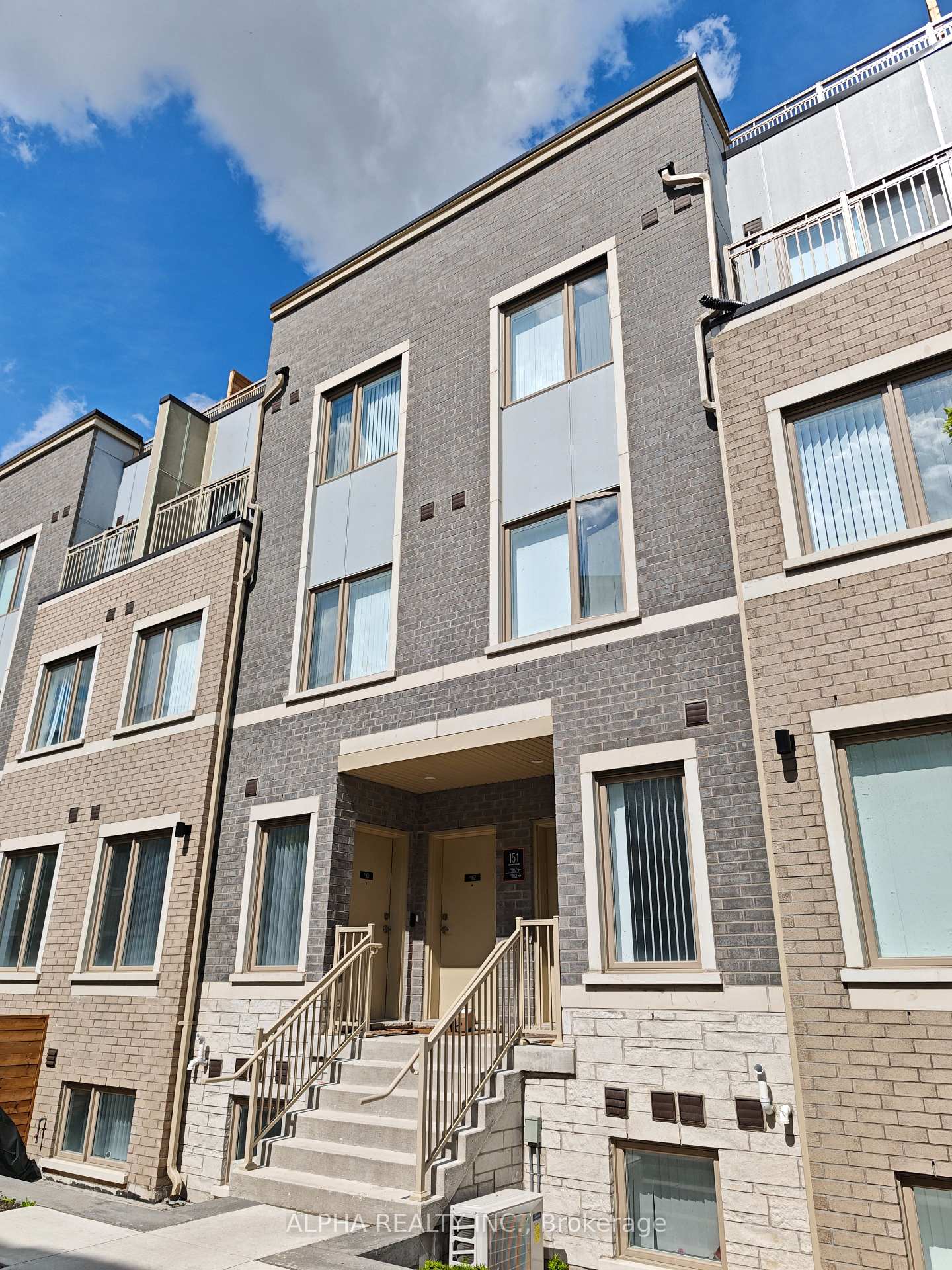 Photo 2 of Unit TH162, 151 Honey Crisp Crescent, Vaughan, Vaughan Corporate Centre — HOMEH