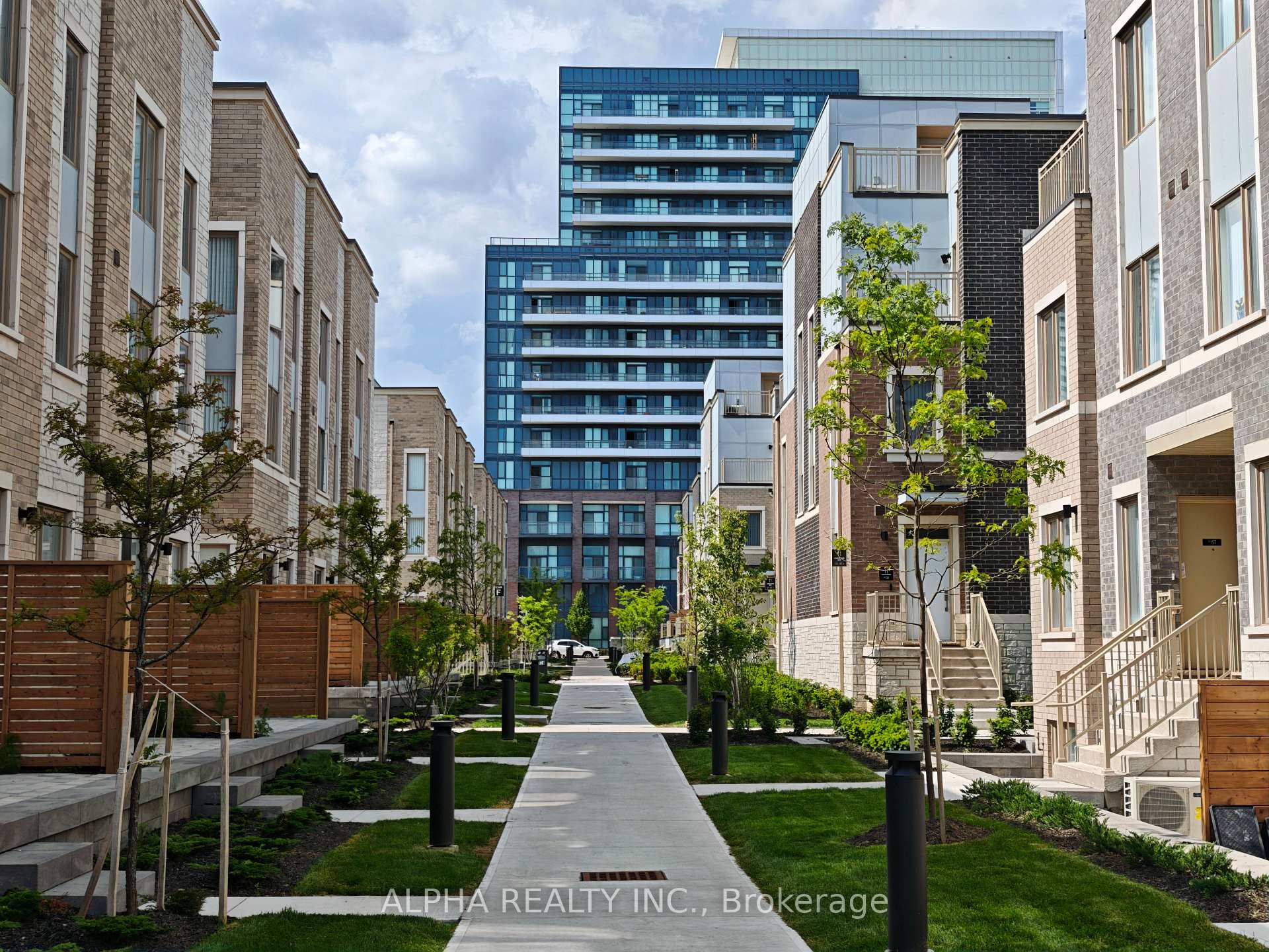 Photo 5 of Unit TH162, 151 Honey Crisp Crescent, Vaughan, Vaughan Corporate Centre — HOMEH