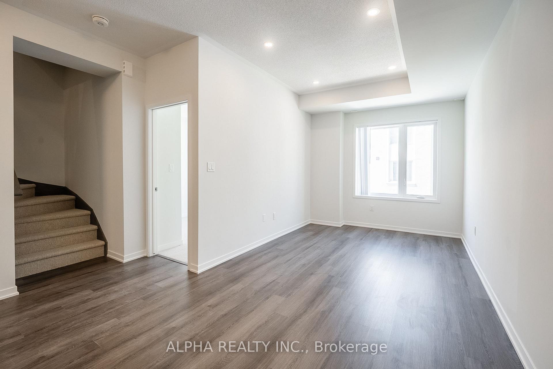 Photo 9 of Unit TH162, 151 Honey Crisp Crescent, Vaughan, Vaughan Corporate Centre — HOMEH