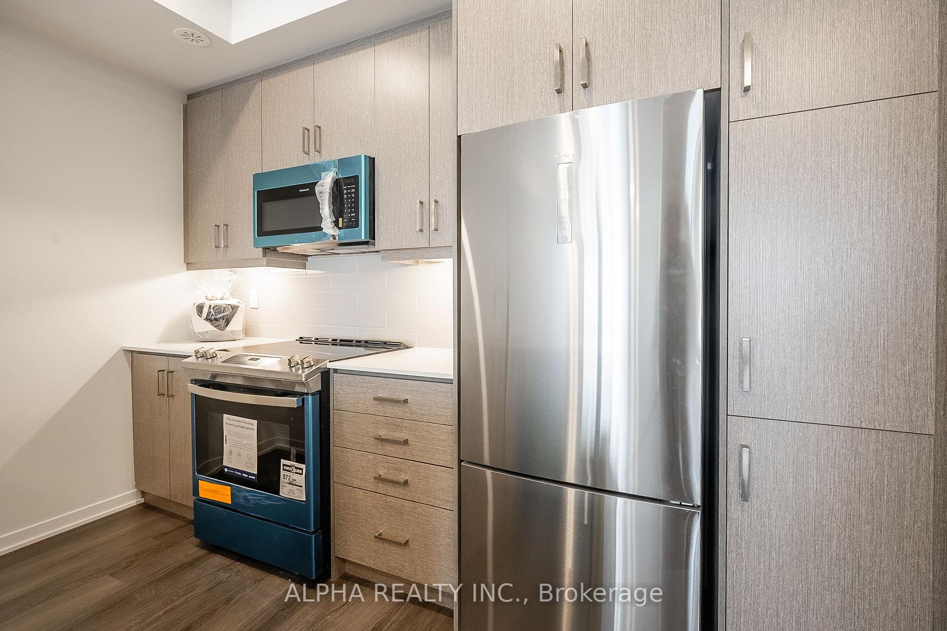 Photo 13 of Unit TH162, 151 Honey Crisp Crescent, Vaughan, Vaughan Corporate Centre — HOMEH