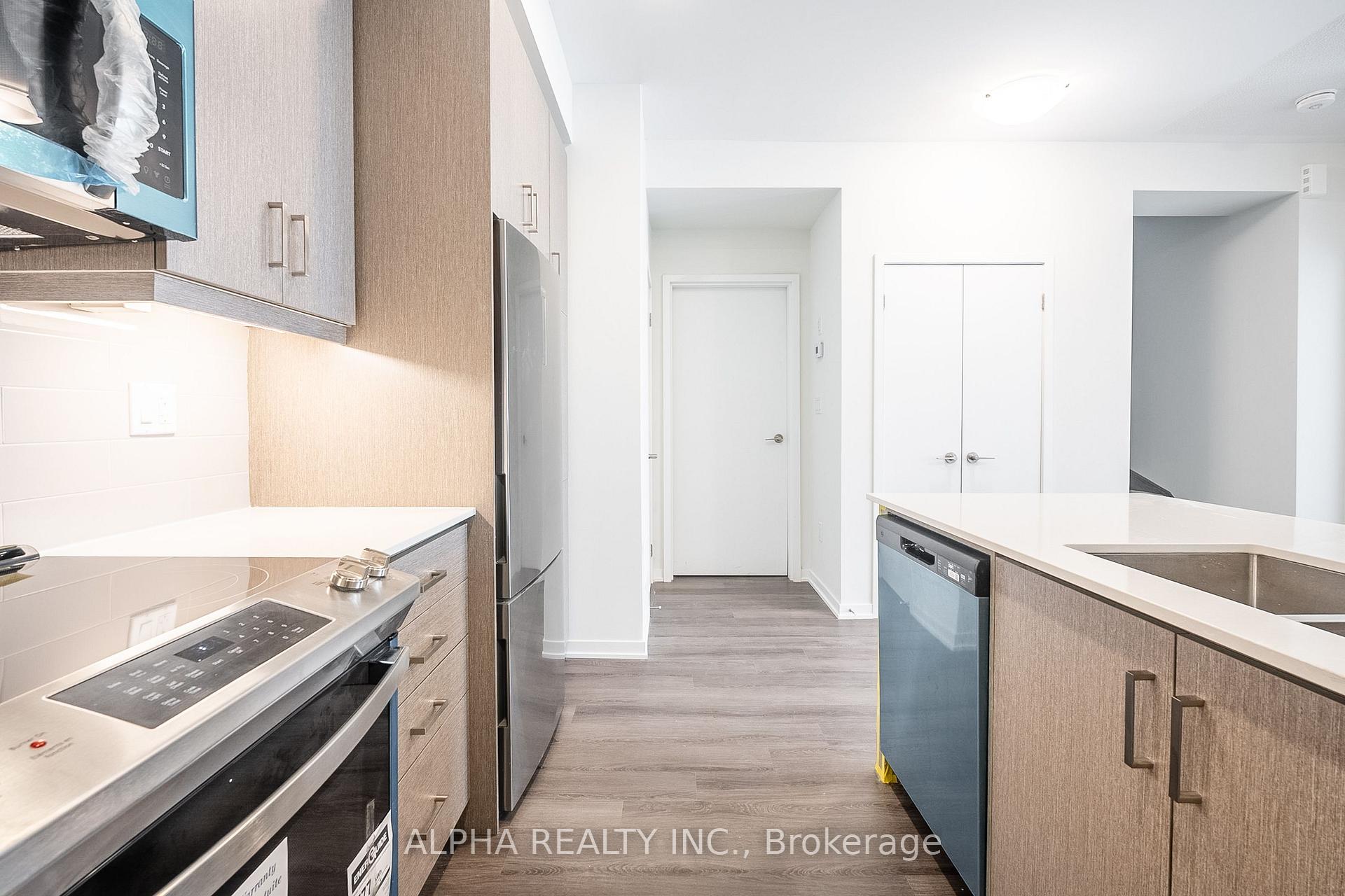Photo 14 of Unit TH162, 151 Honey Crisp Crescent, Vaughan, Vaughan Corporate Centre — HOMEH