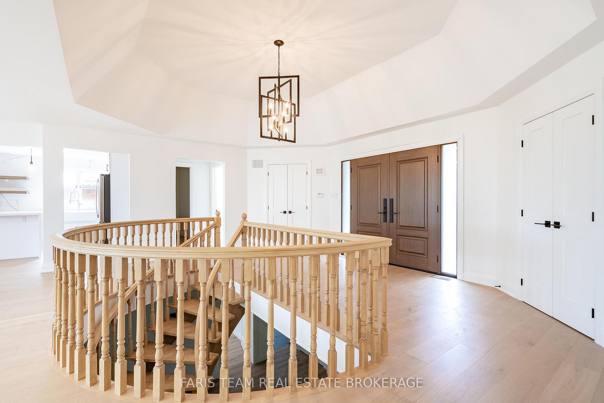 Photo 5 of 58 Woodcrest Road, Barrie, Allandale Heights — HOMEH