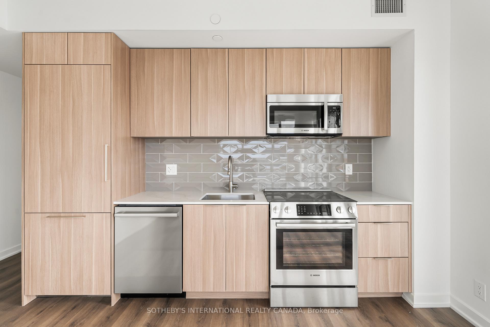 Photo 6 of Unit 1417, 88 Bathurst Street, Toronto, Niagara — HOMEH