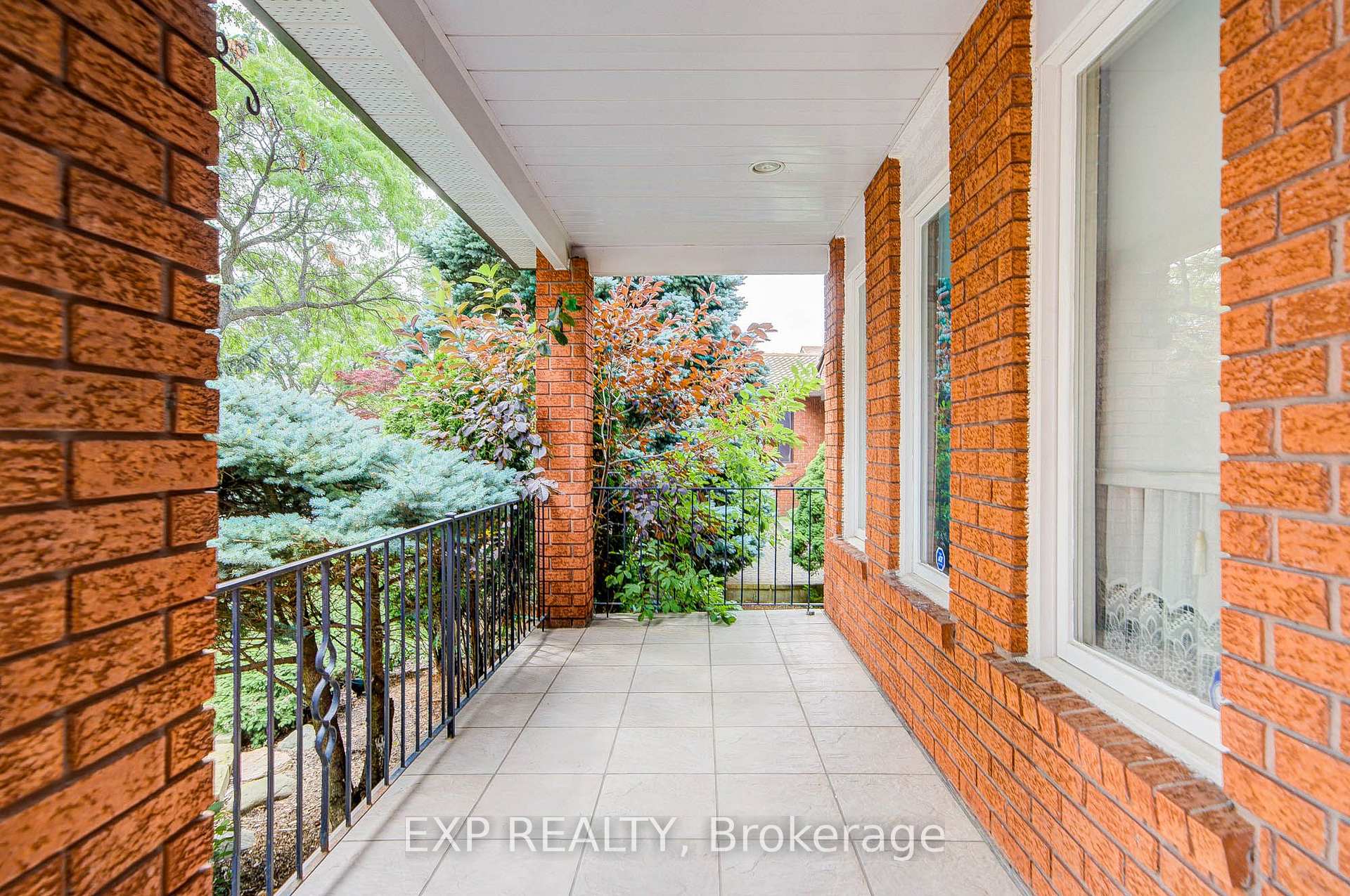 Photo 3 of 46 Eden Avenue, Markham, Milliken Mills East — HOMEH