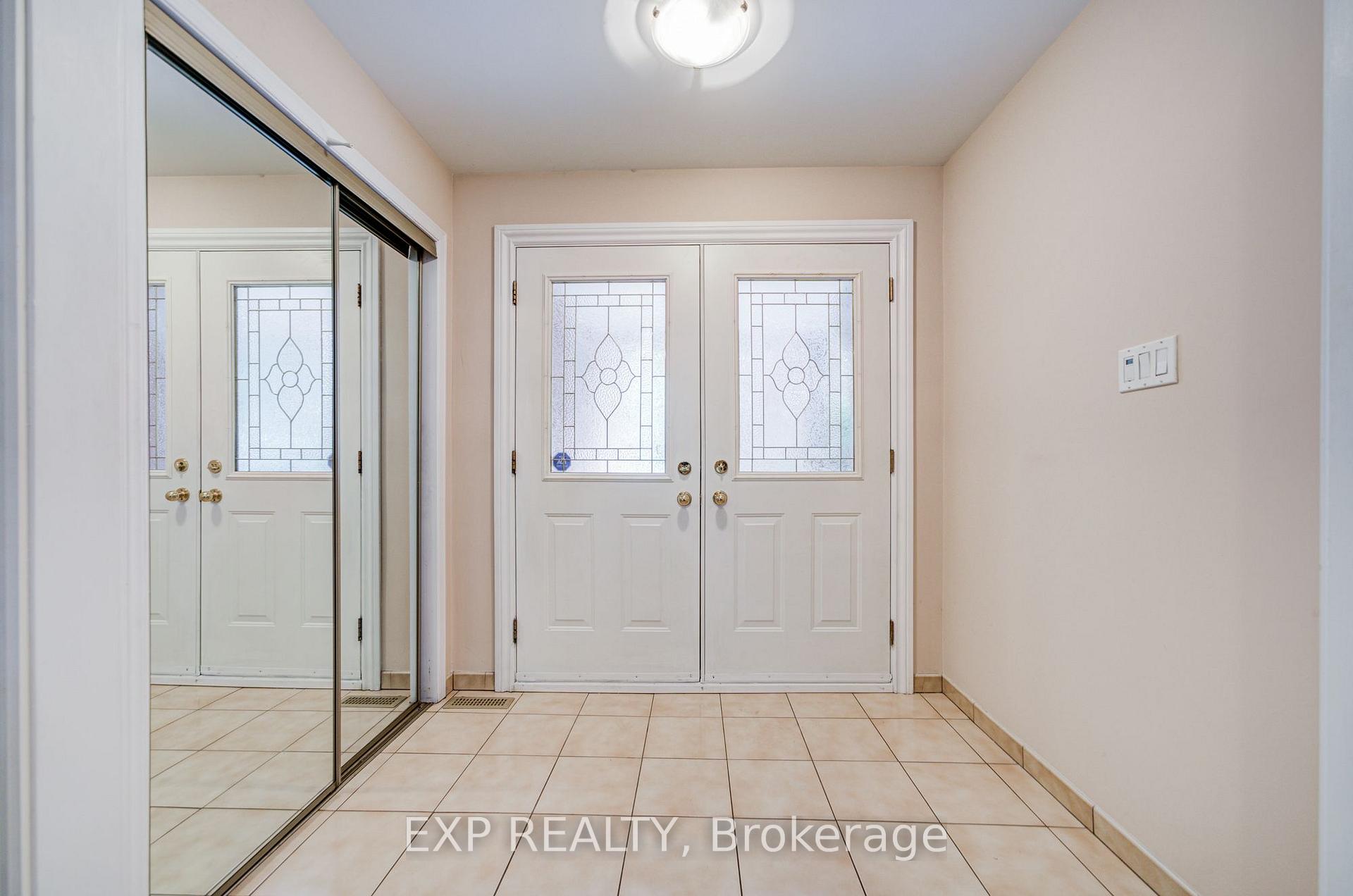 Photo 4 of 46 Eden Avenue, Markham, Milliken Mills East — HOMEH