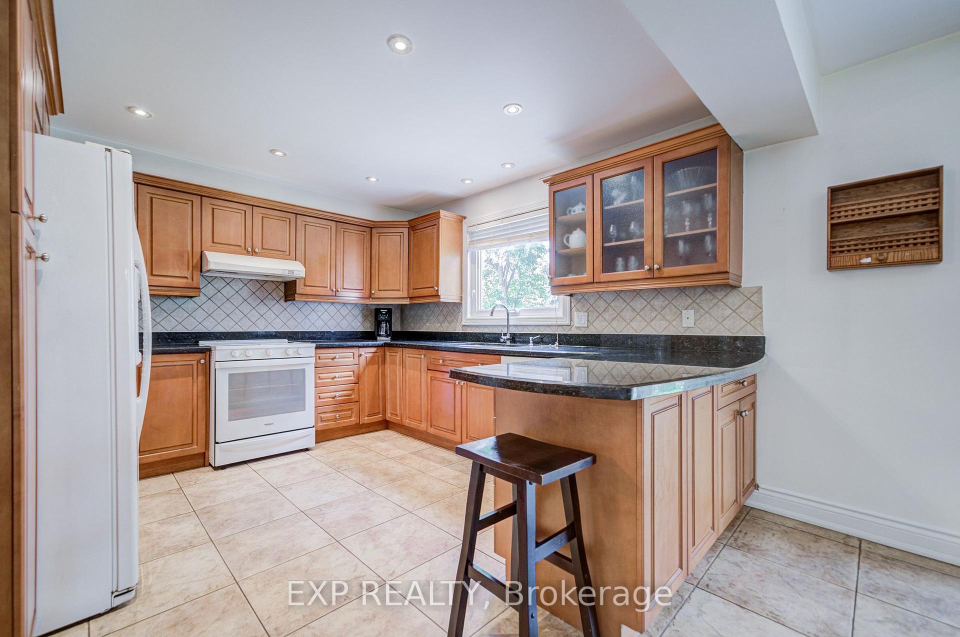 Photo 11 of 46 Eden Avenue, Markham, Milliken Mills East — HOMEH