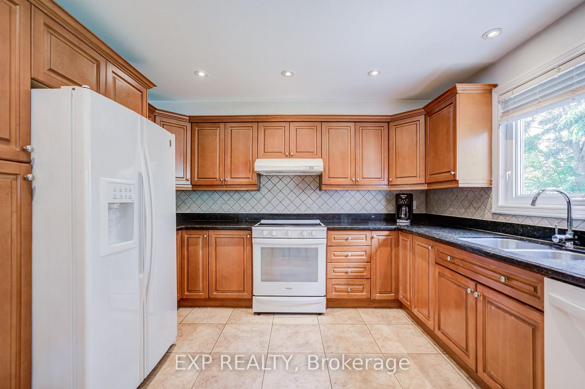 Photo 12 of 46 Eden Avenue, Markham, Milliken Mills East — HOMEH