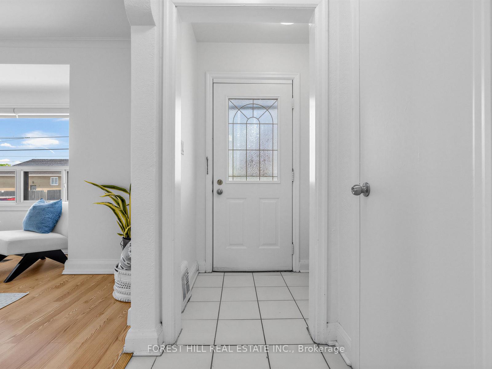 Photo 5 of 101 Whitley Avenue, North York, Downsview-Roding-CFB — HOMEH