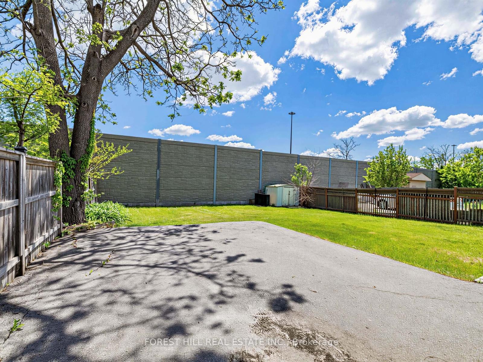 Photo 26 of 101 Whitley Avenue, North York, Downsview-Roding-CFB — HOMEH