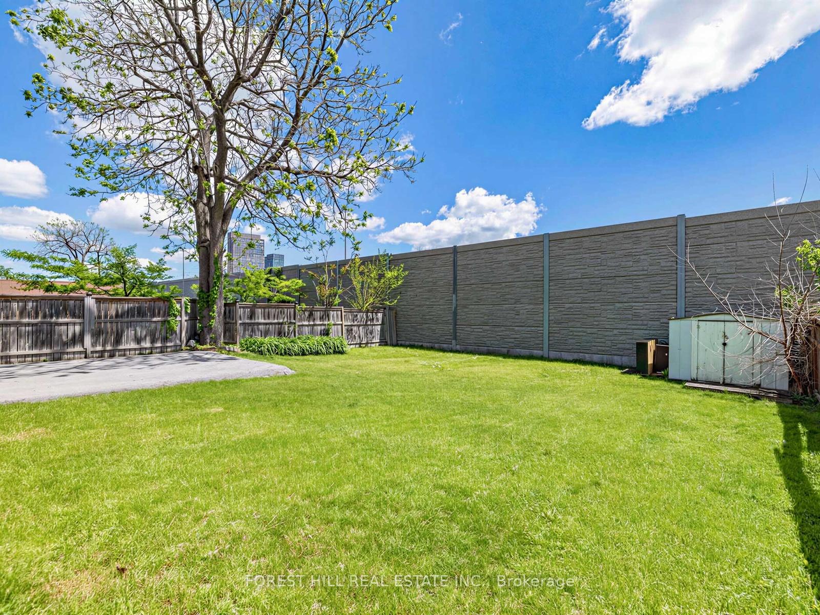 Photo 27 of 101 Whitley Avenue, North York, Downsview-Roding-CFB — HOMEH