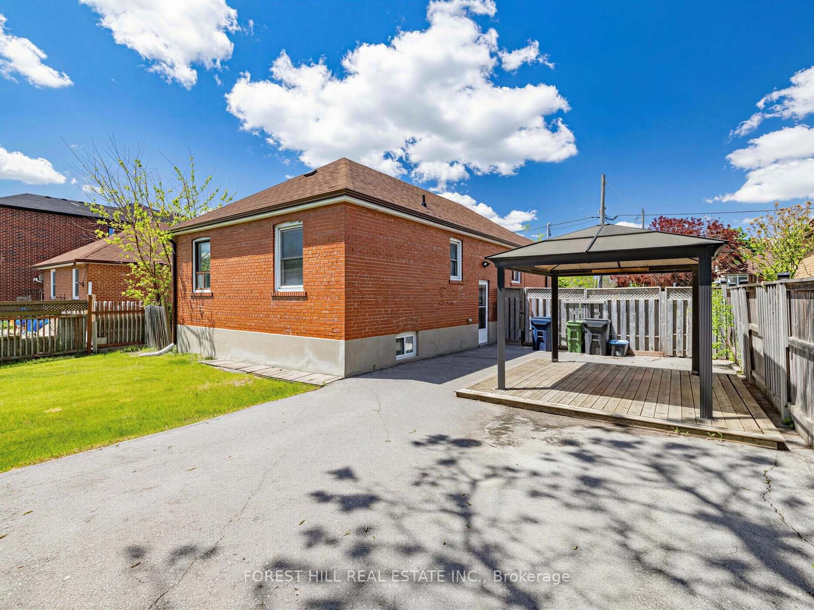 Photo 30 of 101 Whitley Avenue, North York, Downsview-Roding-CFB — HOMEH