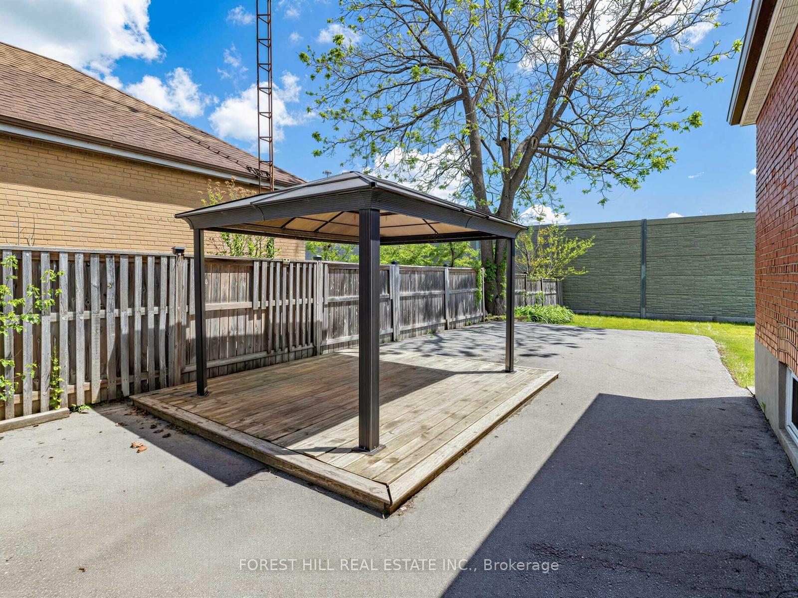 Photo 31 of 101 Whitley Avenue, North York, Downsview-Roding-CFB — HOMEH