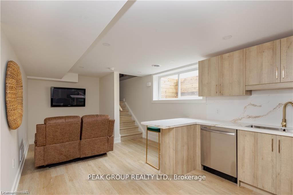 Photo 4 of Unit Lower, 43A Grandview Drive, St. Catharines, Port Weller — HOMEH
