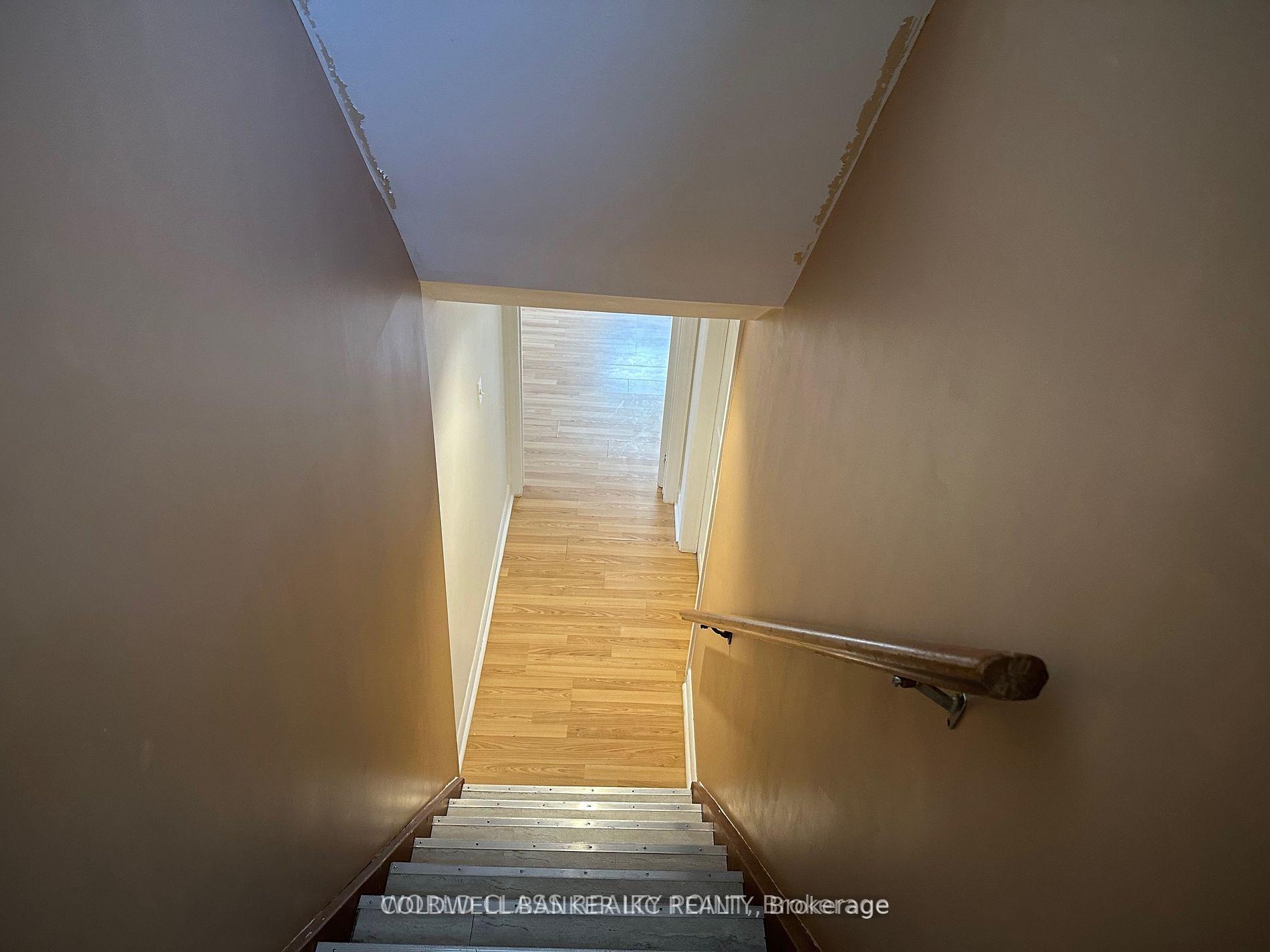 Photo 3 of 20 Murchison Crescent, Etobicoke, Mount Olive-Silverstone-Jamestown — HOMEH
