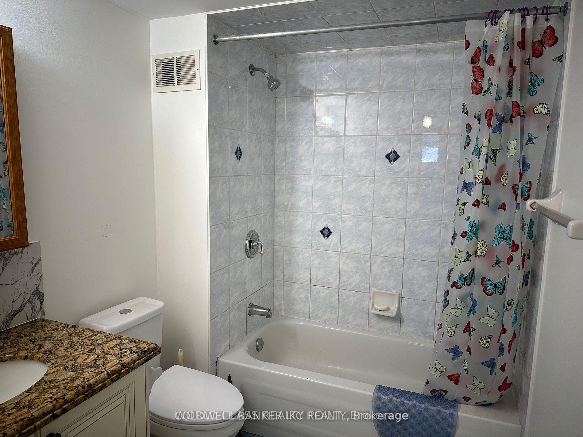 Photo 5 of 20 Murchison Crescent, Etobicoke, Mount Olive-Silverstone-Jamestown — HOMEH