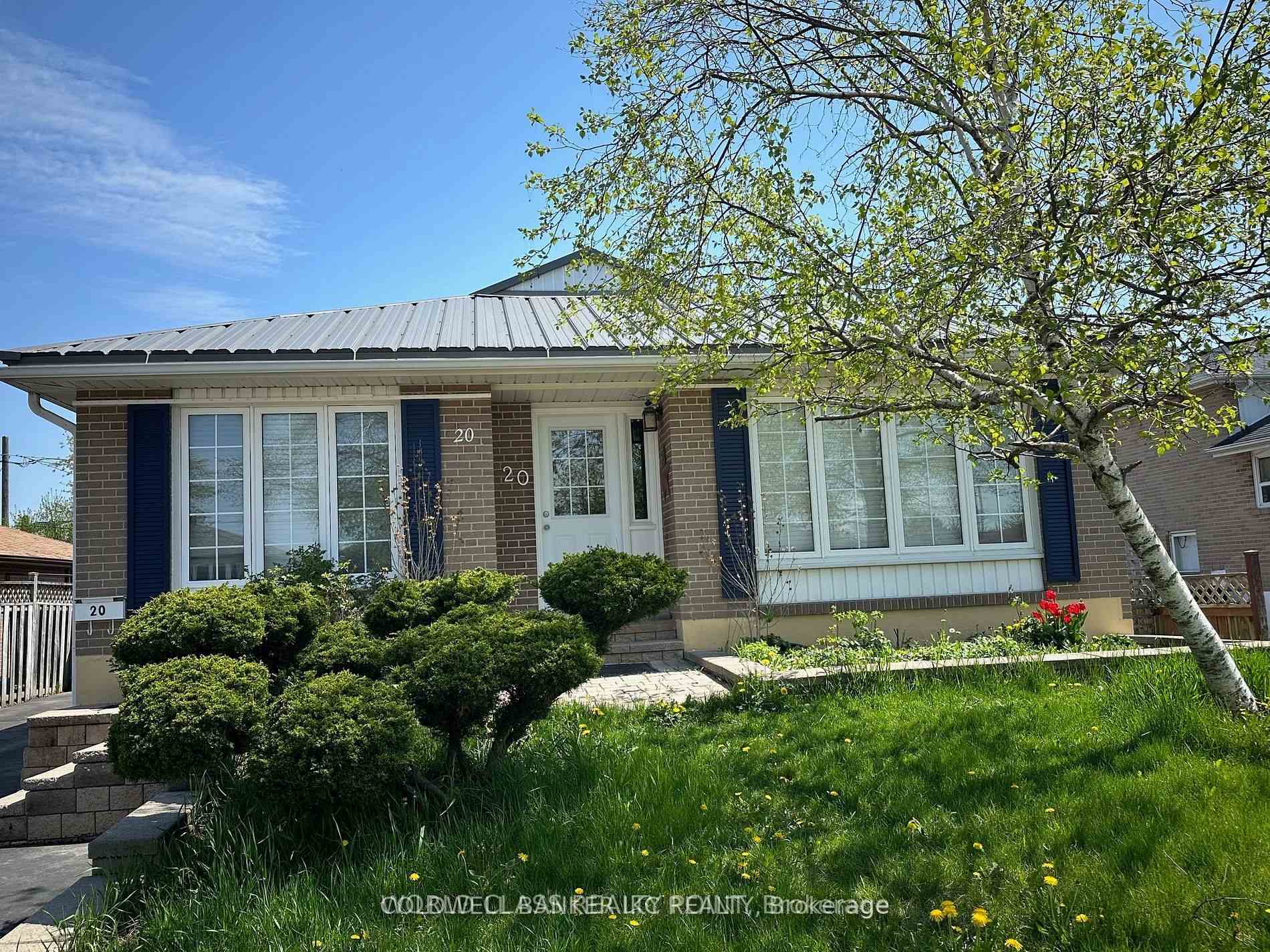 Photo 9 of 20 Murchison Crescent, Etobicoke, Mount Olive-Silverstone-Jamestown — HOMEH