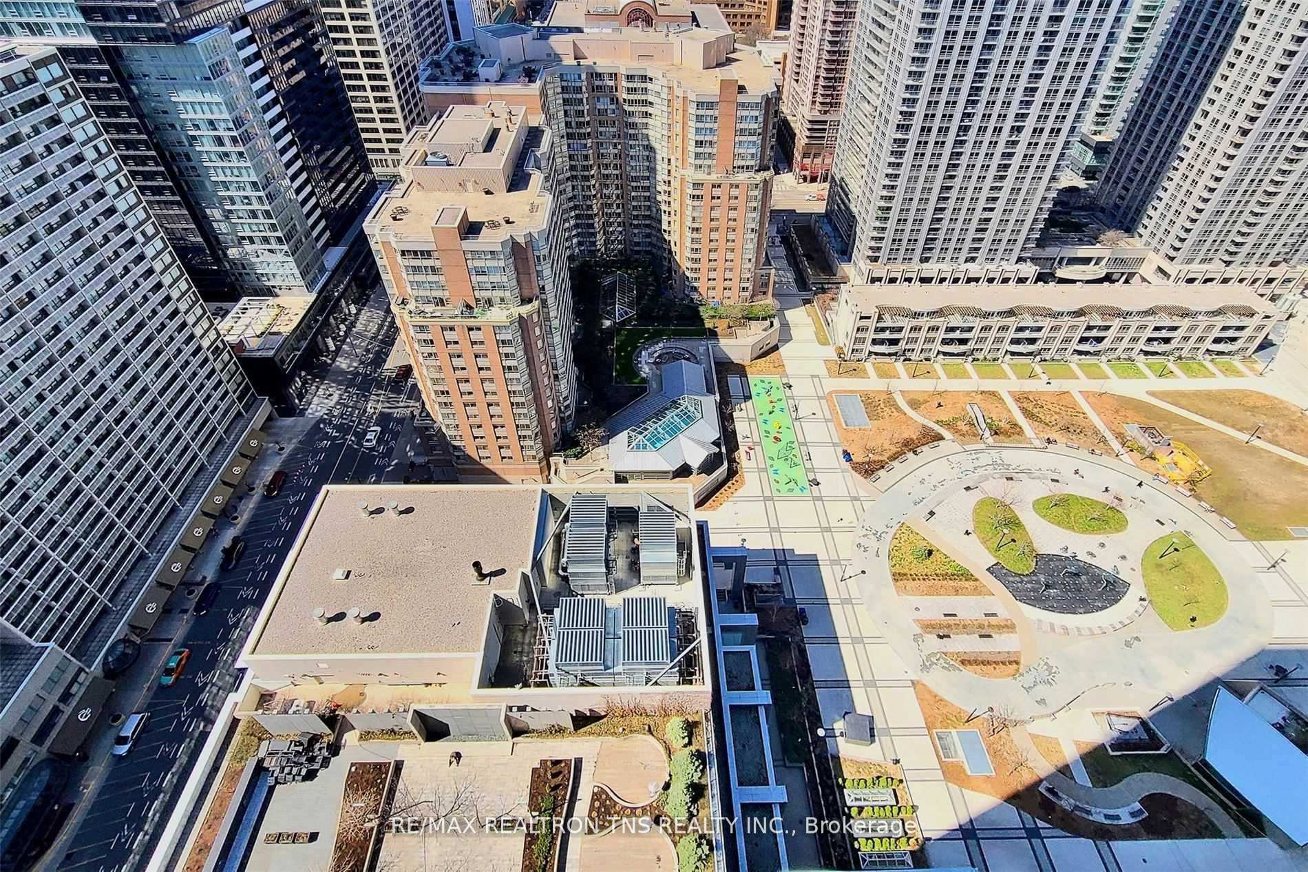 Front of Unit 3012, 386 Yonge Street W