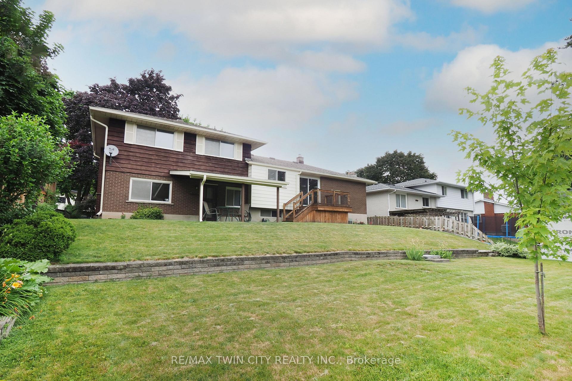 Photo 6 of 401 Forest Hill Drive, Kitchener — HOMEH