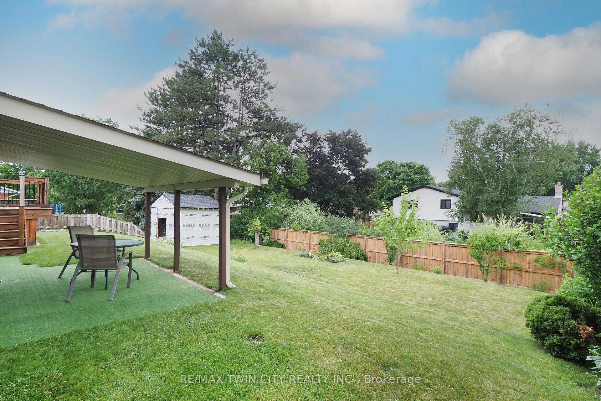 Photo 11 of 401 Forest Hill Drive, Kitchener — HOMEH