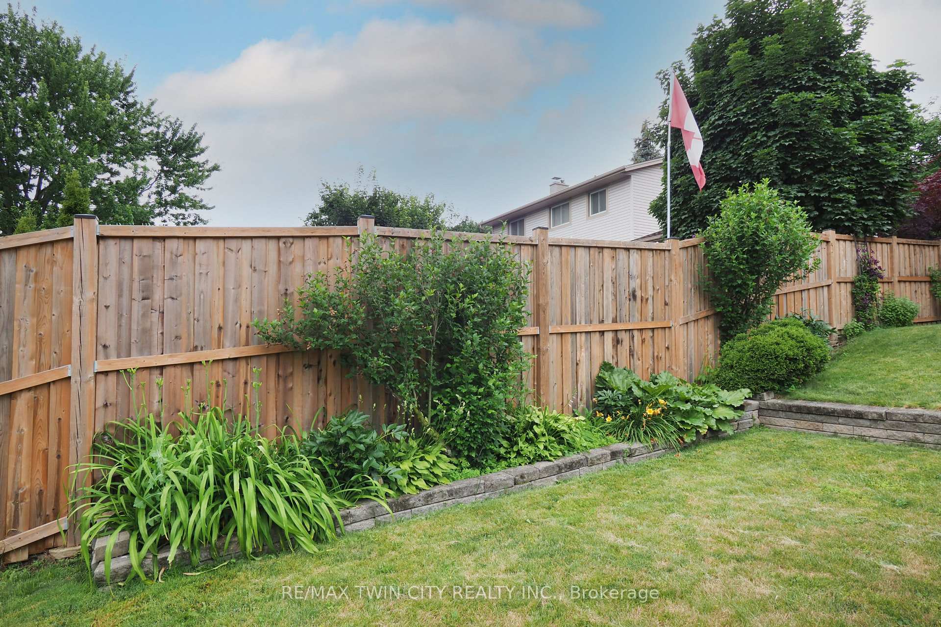 Photo 12 of 401 Forest Hill Drive, Kitchener — HOMEH
