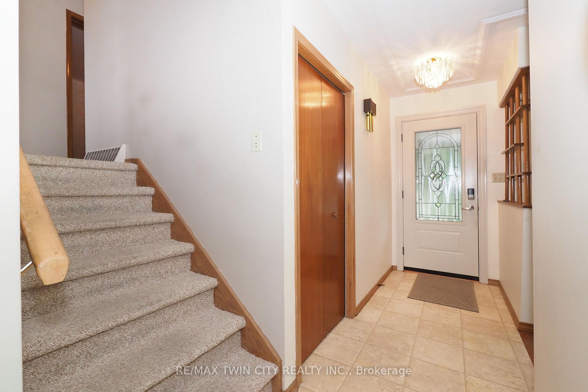 Photo 13 of 401 Forest Hill Drive, Kitchener — HOMEH