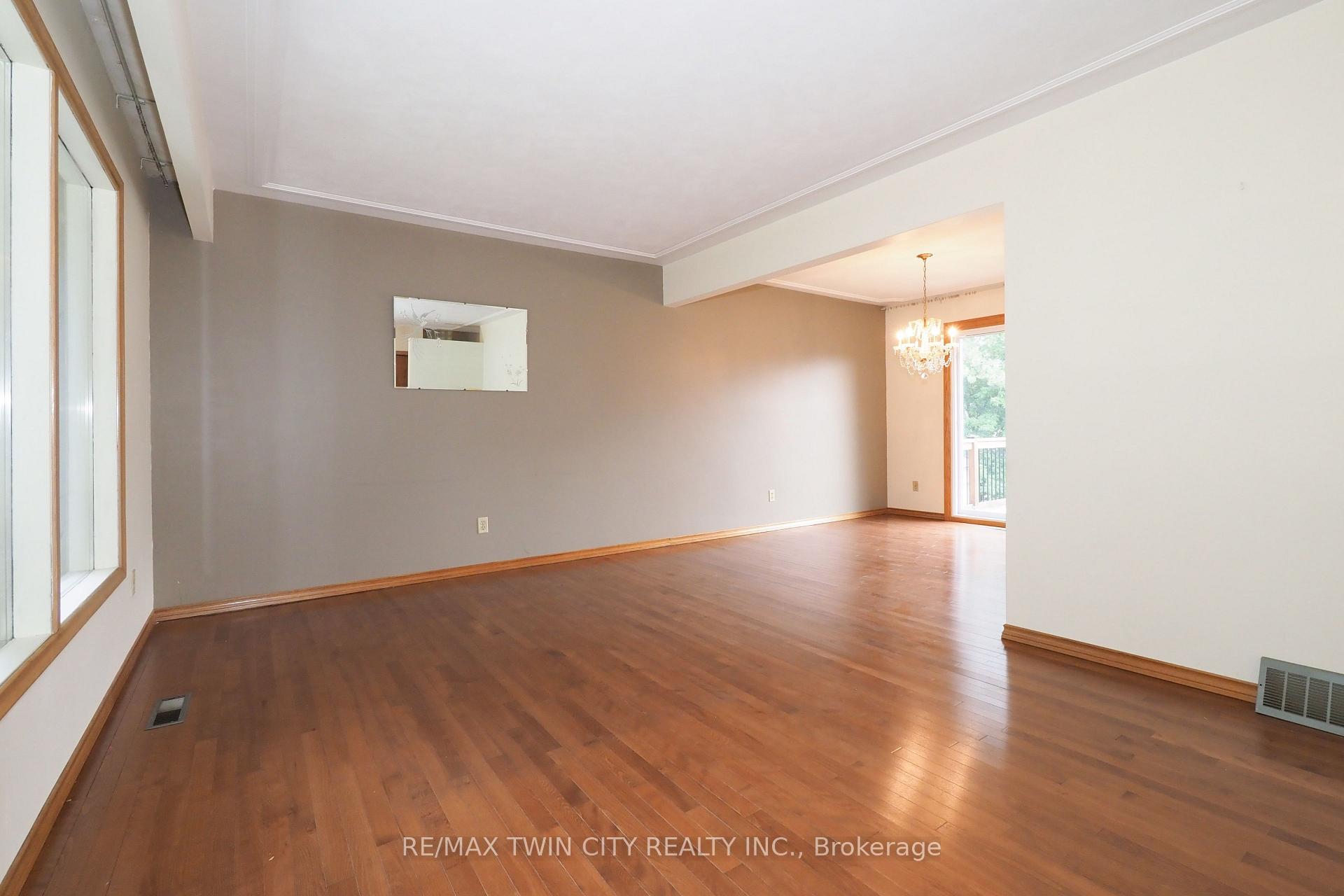 Photo 16 of 401 Forest Hill Drive, Kitchener — HOMEH