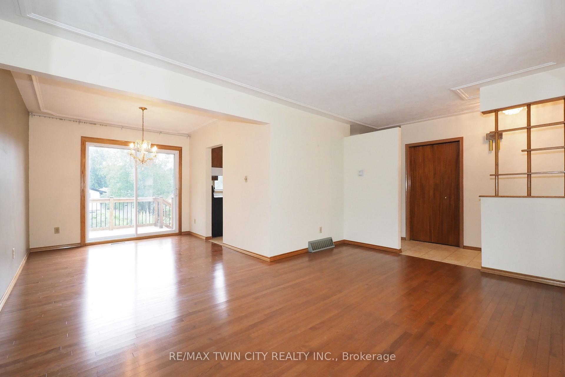 Photo 19 of 401 Forest Hill Drive, Kitchener — HOMEH