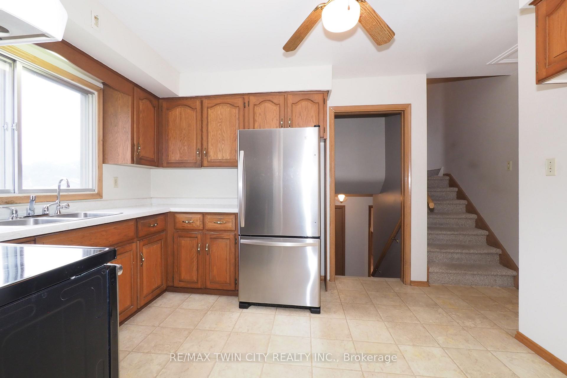 Photo 21 of 401 Forest Hill Drive, Kitchener — HOMEH