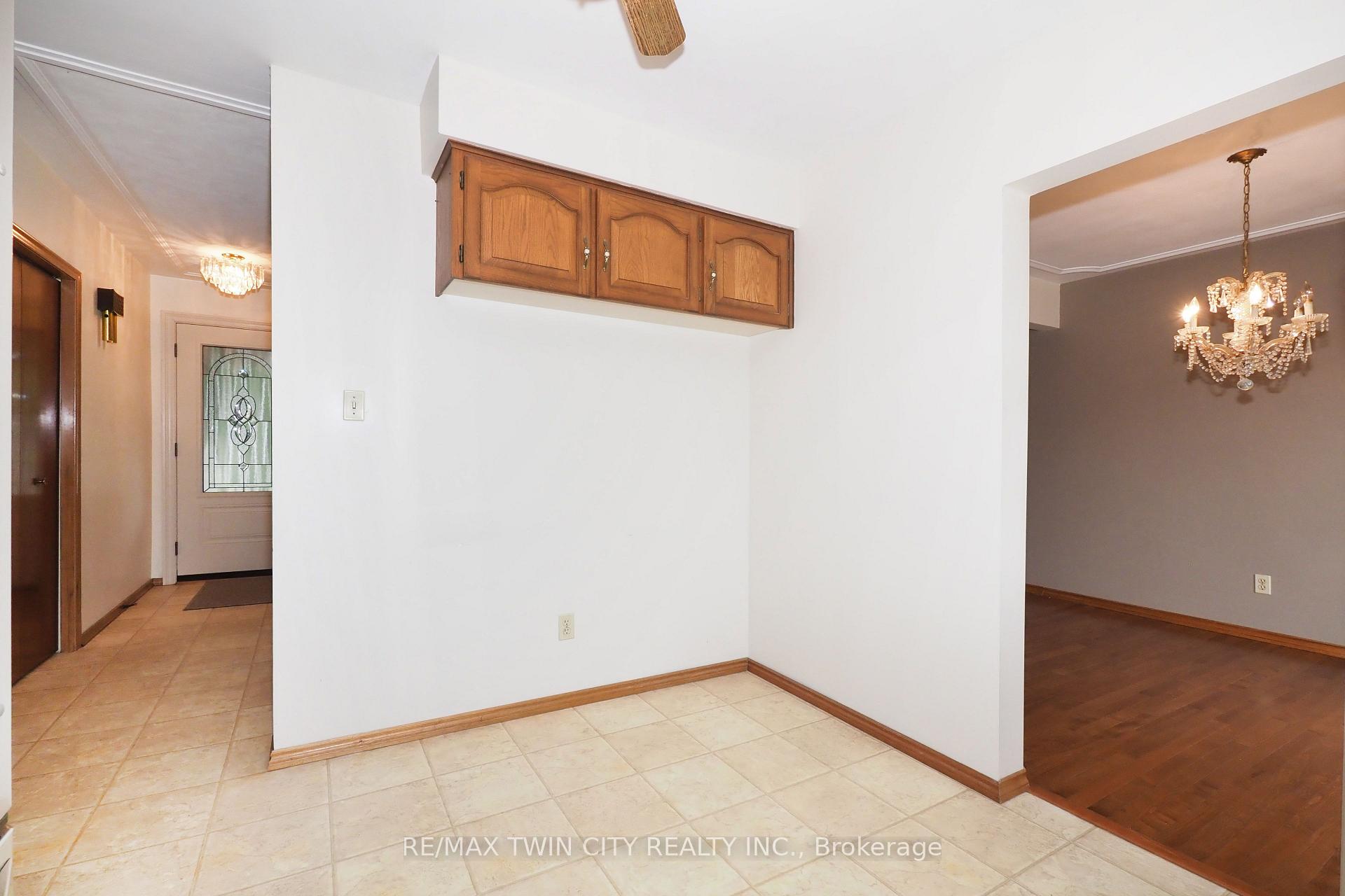 Photo 24 of 401 Forest Hill Drive, Kitchener — HOMEH