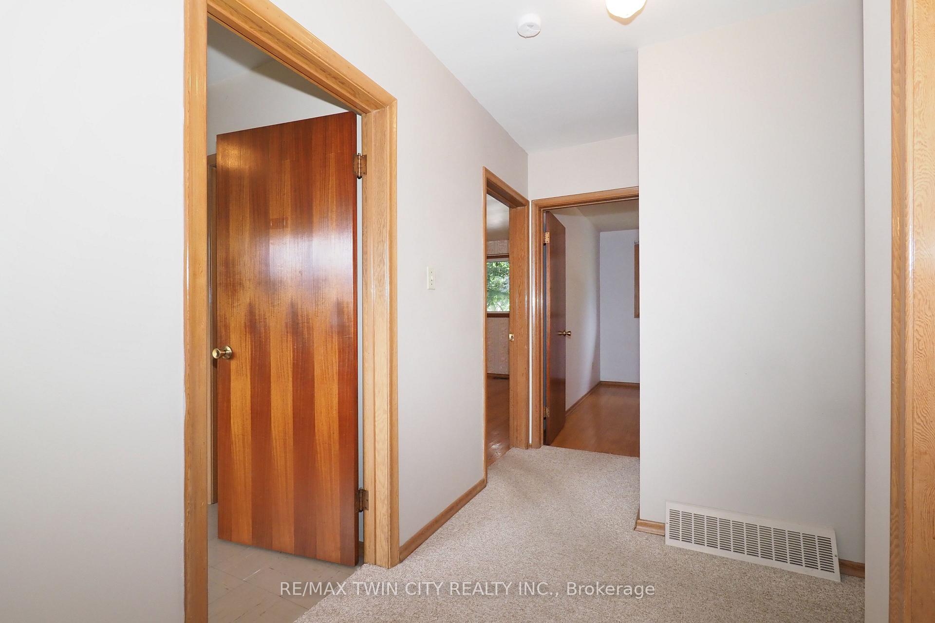 Photo 25 of 401 Forest Hill Drive, Kitchener — HOMEH