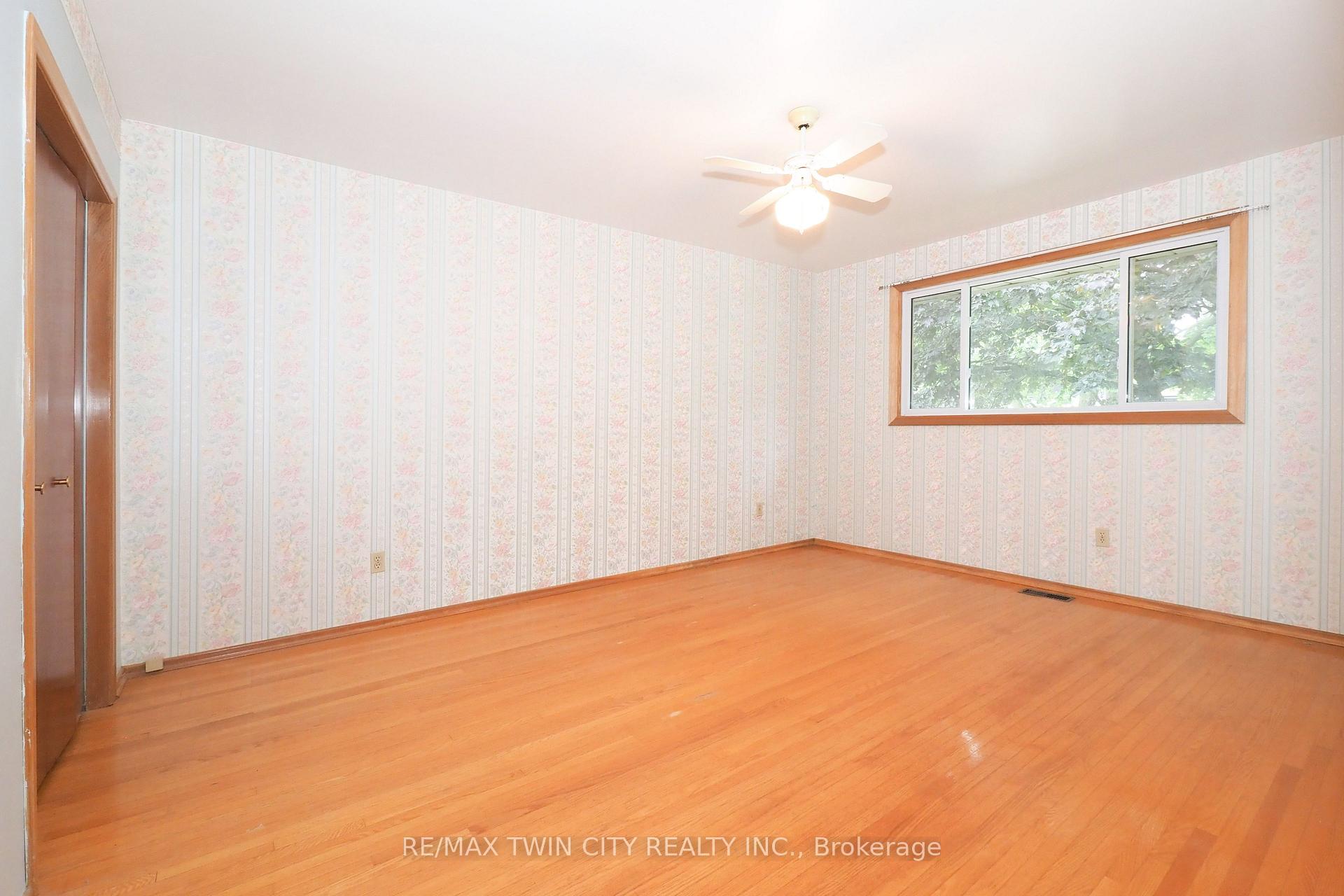 Photo 26 of 401 Forest Hill Drive, Kitchener — HOMEH