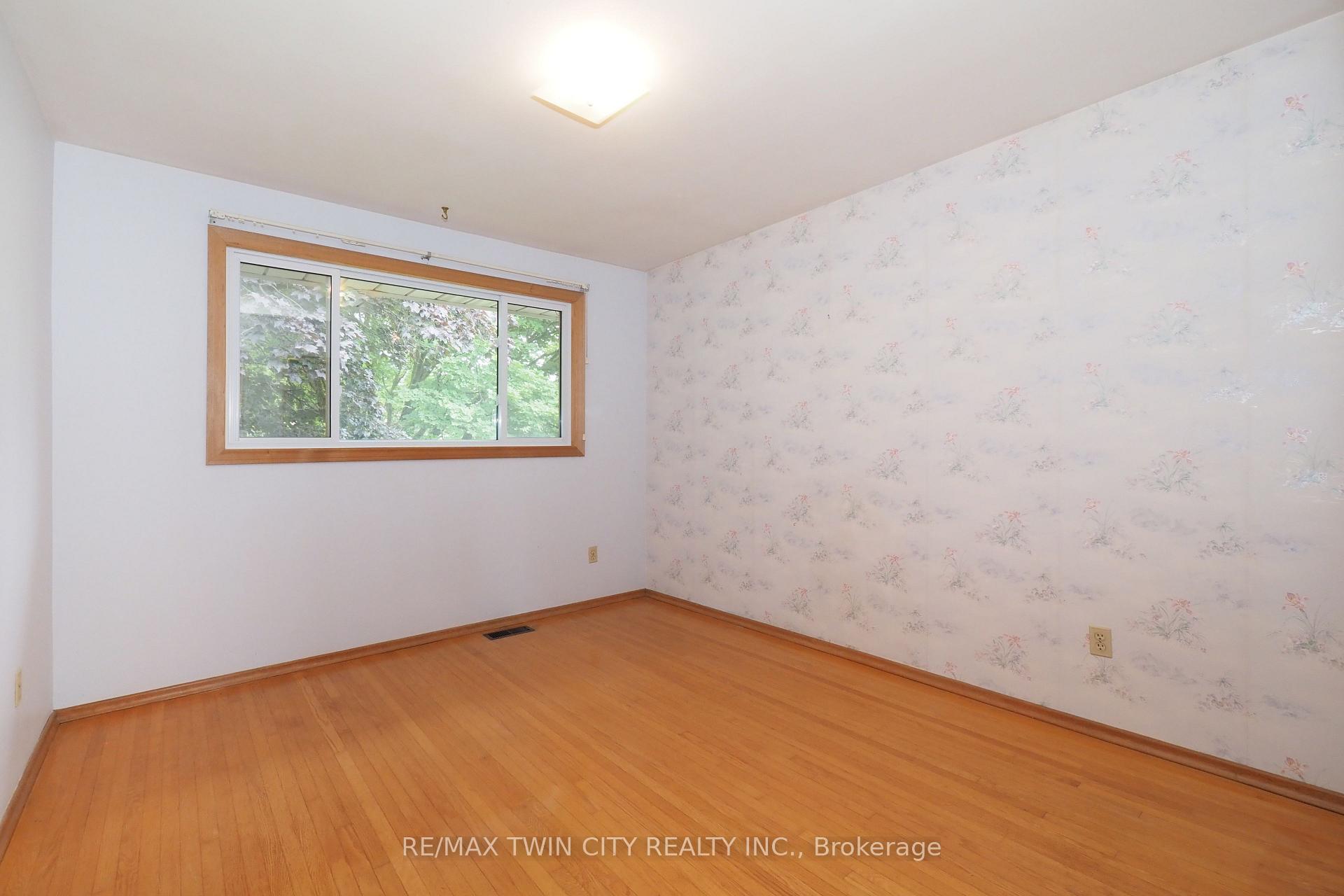 Photo 28 of 401 Forest Hill Drive, Kitchener — HOMEH