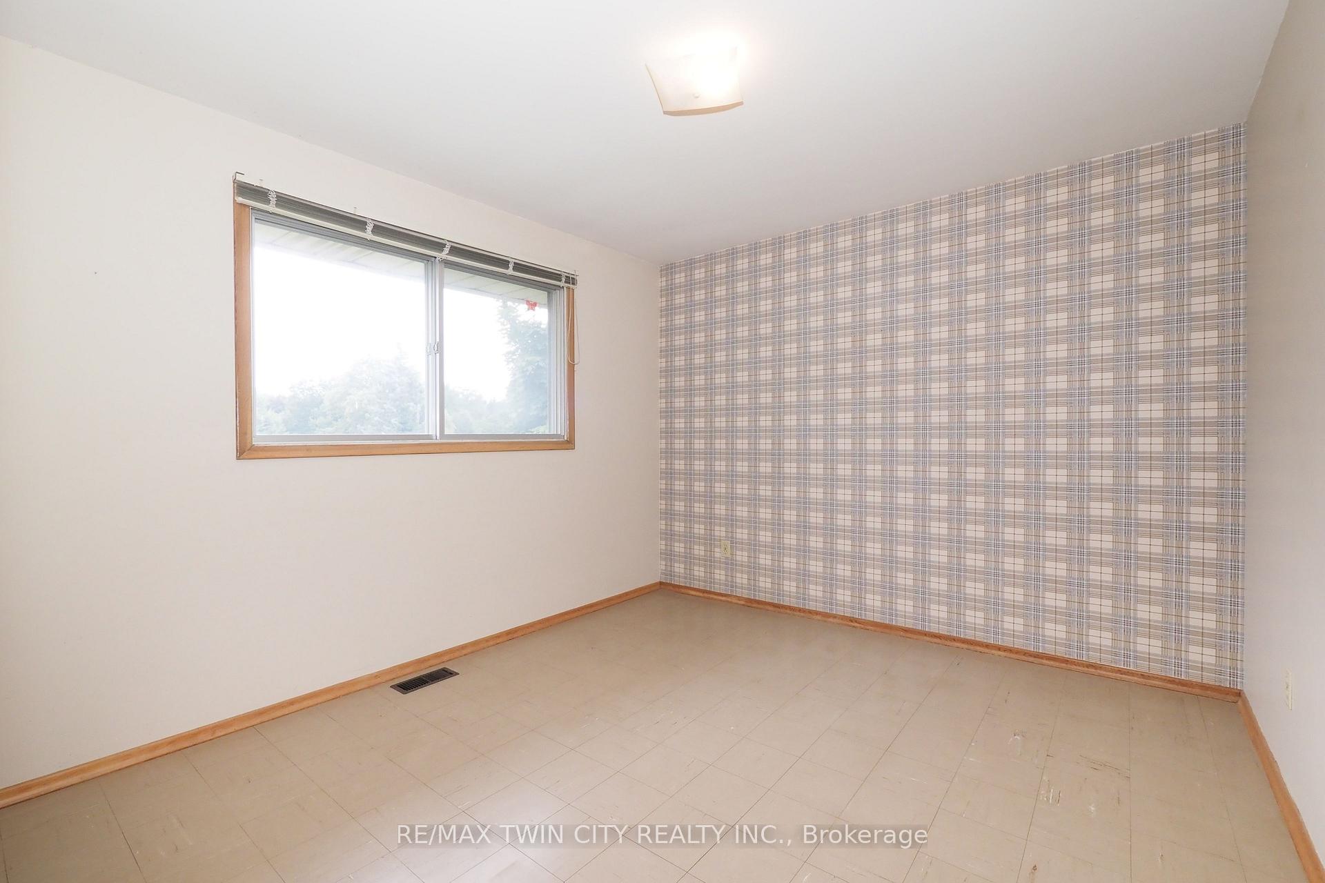 Photo 31 of 401 Forest Hill Drive, Kitchener — HOMEH