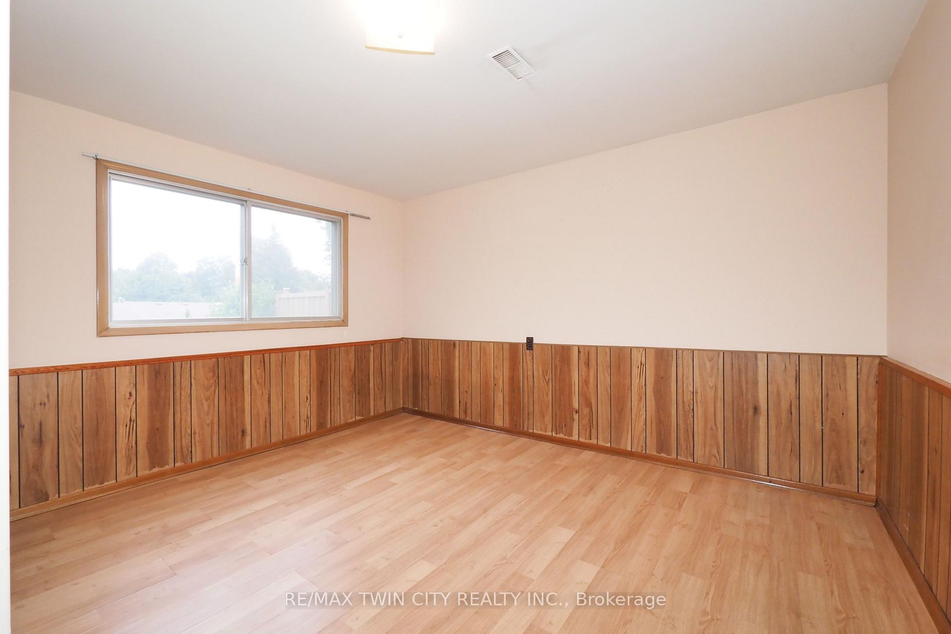 Photo 40 of 401 Forest Hill Drive, Kitchener — HOMEH