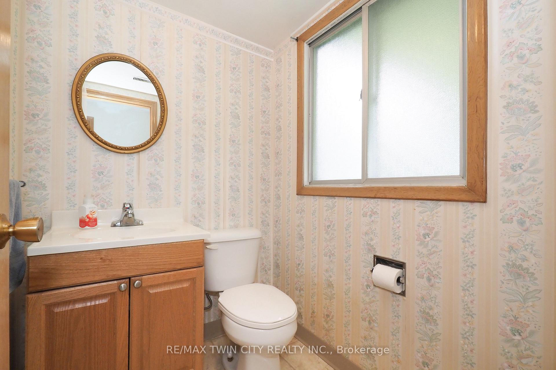 Photo 42 of 401 Forest Hill Drive, Kitchener — HOMEH