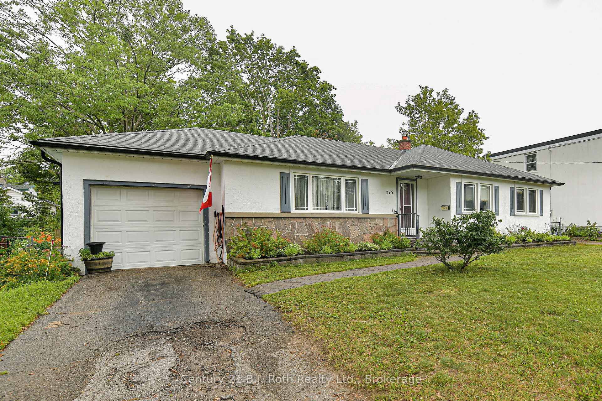 Photo 3 of 375 Parkhurst Crescent, Orillia — HOMEH