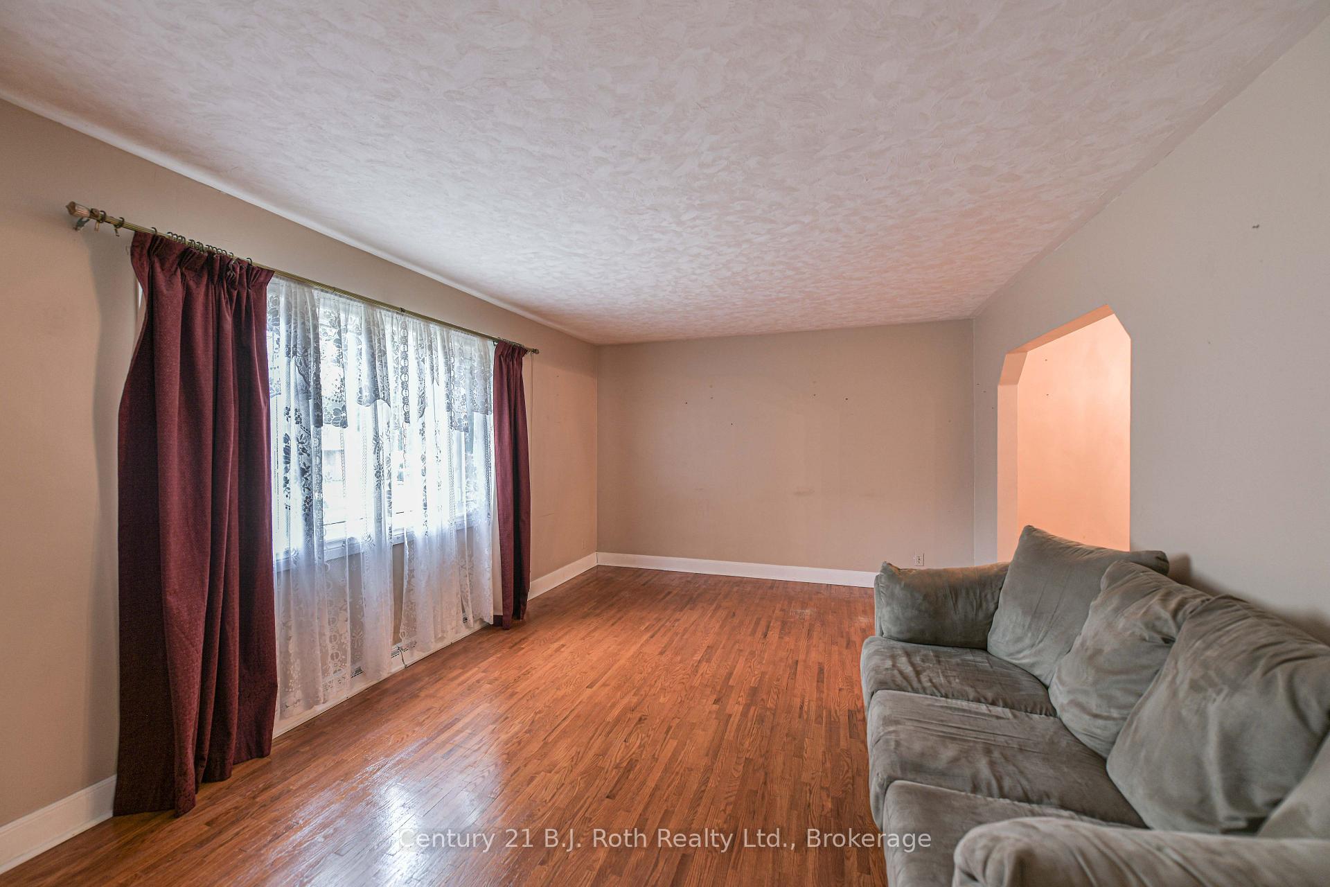 Photo 8 of 375 Parkhurst Crescent, Orillia — HOMEH