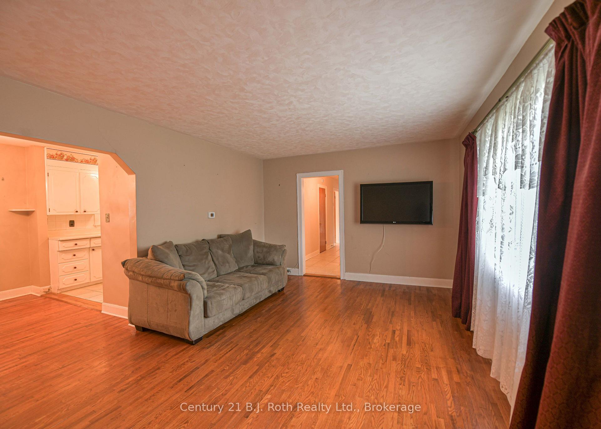 Photo 10 of 375 Parkhurst Crescent, Orillia — HOMEH