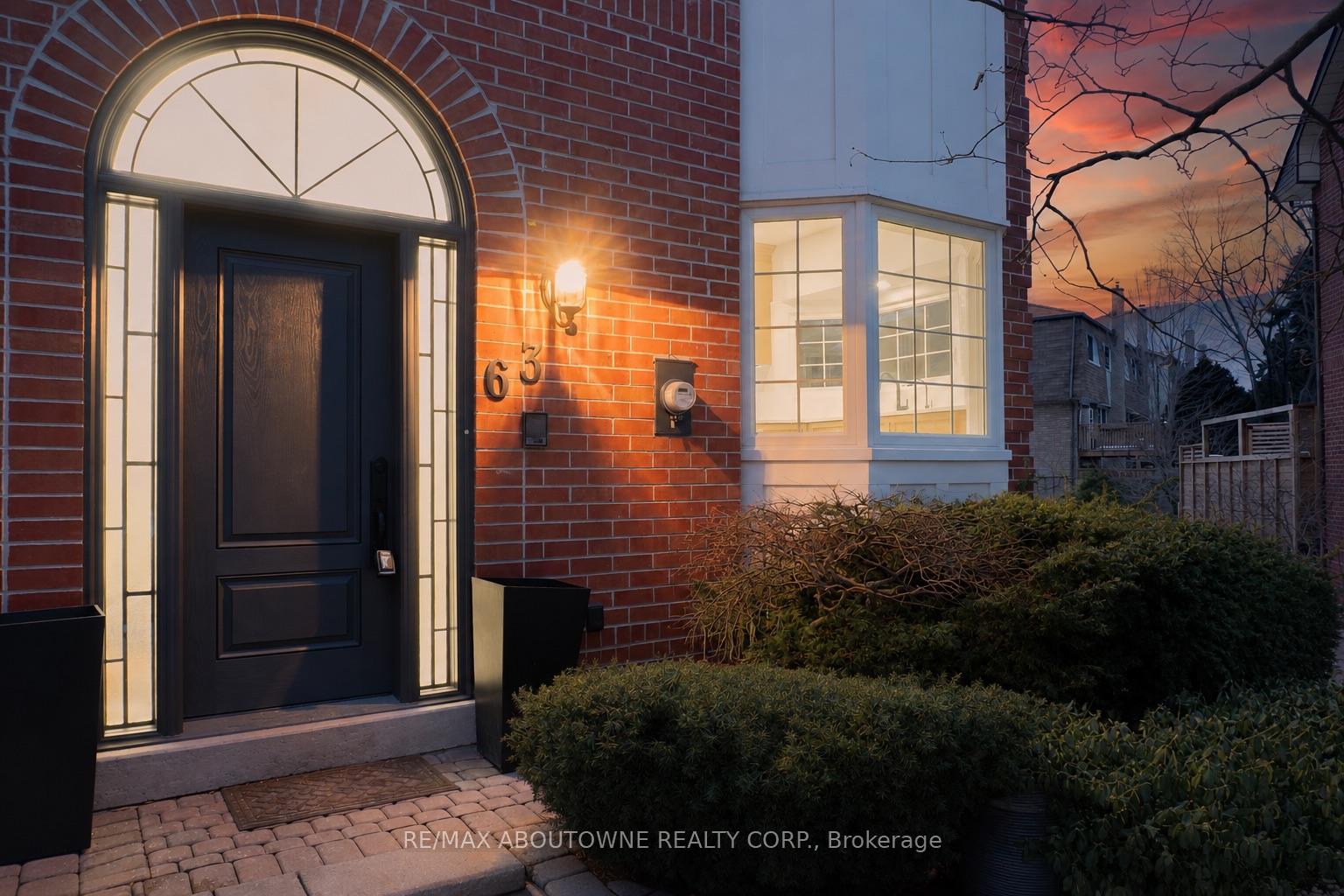 Photo 4 of 63 Tradewind Drive, Oakville, Bronte — HOMEH