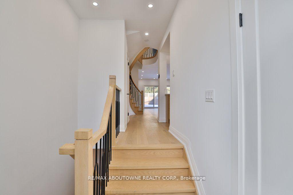 Photo 6 of 63 Tradewind Drive, Oakville, Bronte — HOMEH