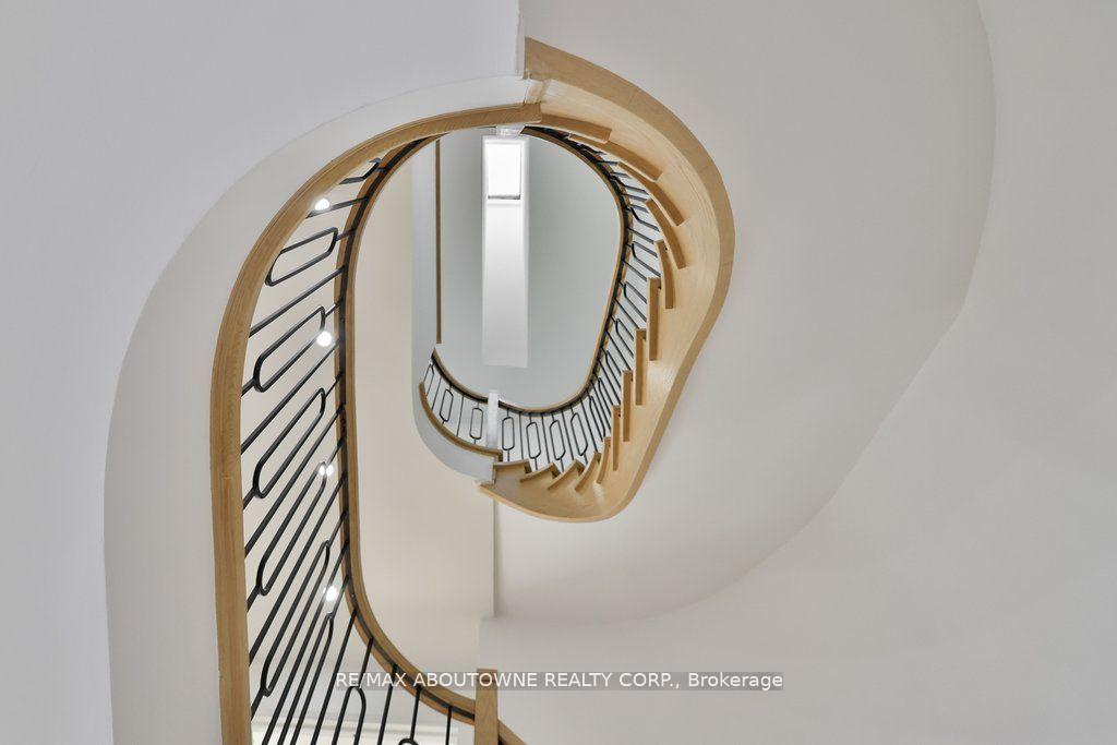 Photo 7 of 63 Tradewind Drive, Oakville, Bronte — HOMEH