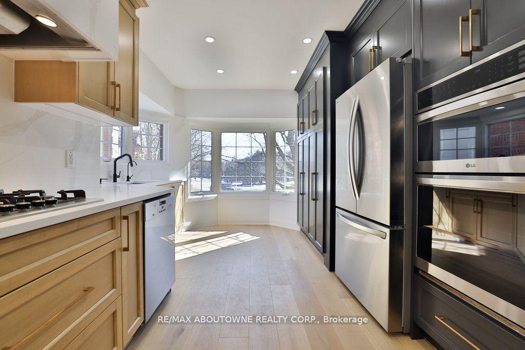 Photo 9 of 63 Tradewind Drive, Oakville, Bronte — HOMEH