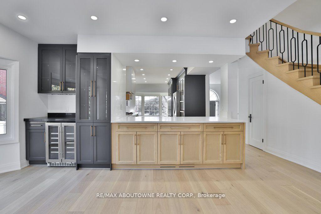 Photo 13 of 63 Tradewind Drive, Oakville, Bronte — HOMEH