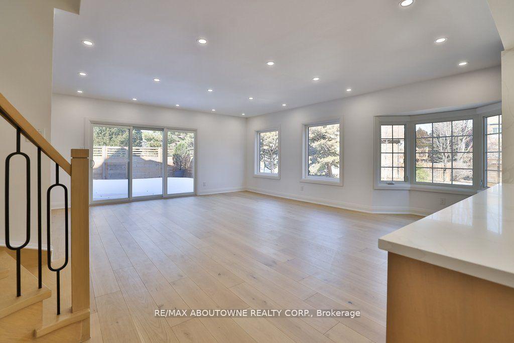 Photo 14 of 63 Tradewind Drive, Oakville, Bronte — HOMEH